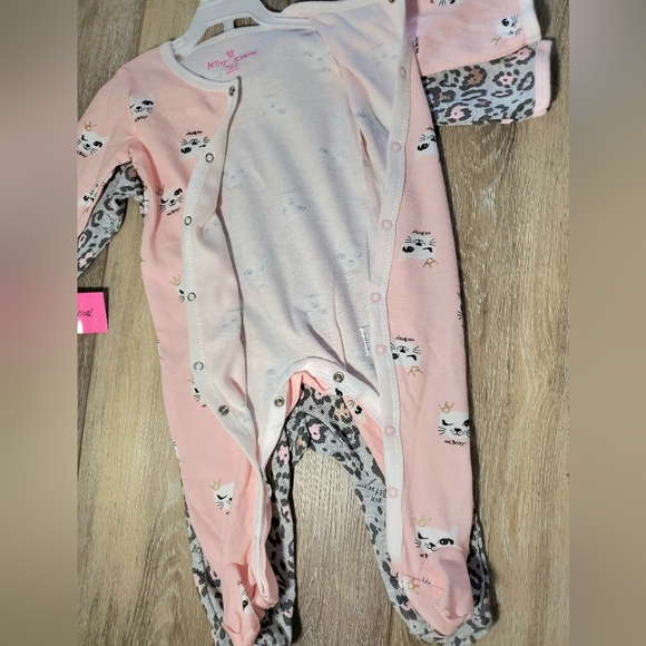 Betsy Johnson set of 2 pink, gray and white footed pajamas Size 6 months - Picture 15 of 16